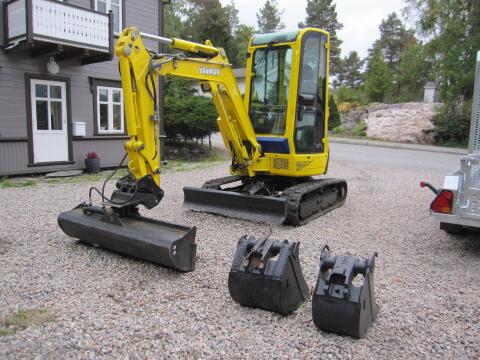Yanmar VIO25 Minibagger mit Anhänger und 3x Tieflöffel, VIO25