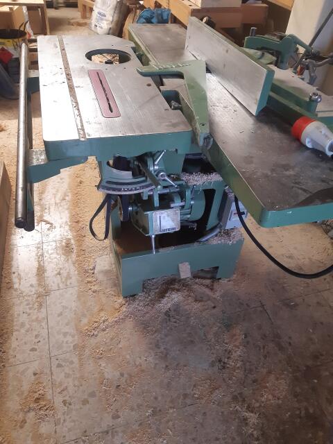 Holzbearbeitungsmaschine