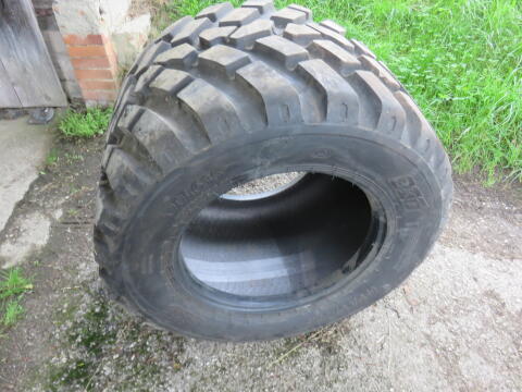BKT Reifen 620/40R 22,5, zu verschenken