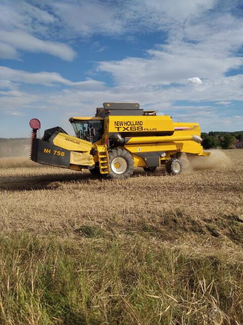 New Holland TX 68 Plus, 330 PS