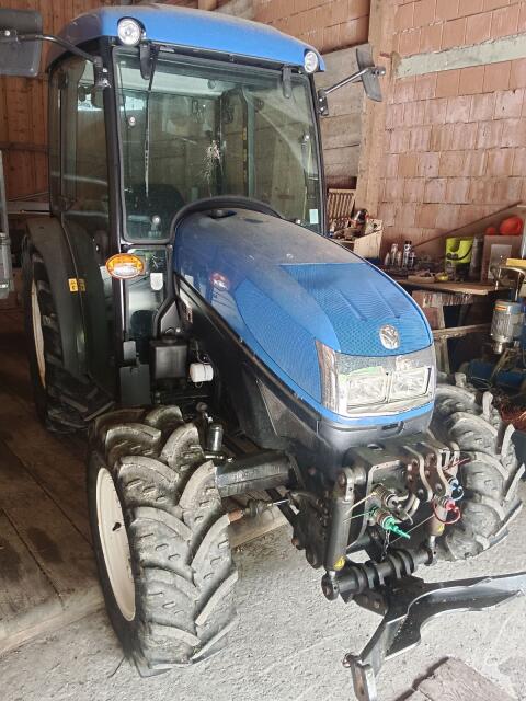 New Holland T3040