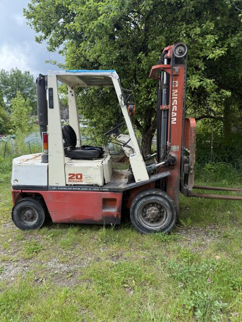 Nissan Dieselstapler Gabelstapler