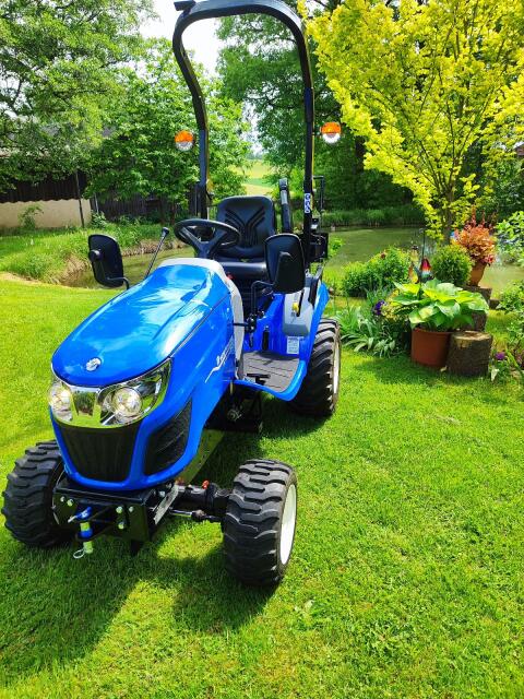 New Holland Boomer 25c