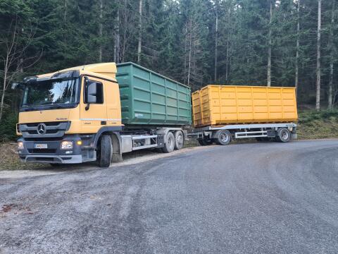 Mercedes Actros MB3 Abrollfahrzeug mit Hänger, 2 Container