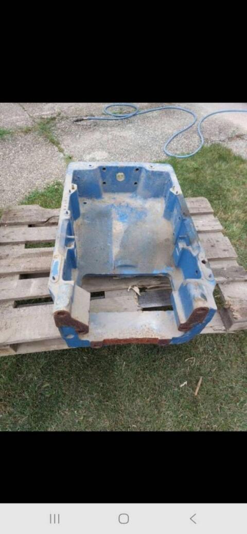 Verkaufe neuen Vorderachsbock für Ford Traktor 8240, 8340