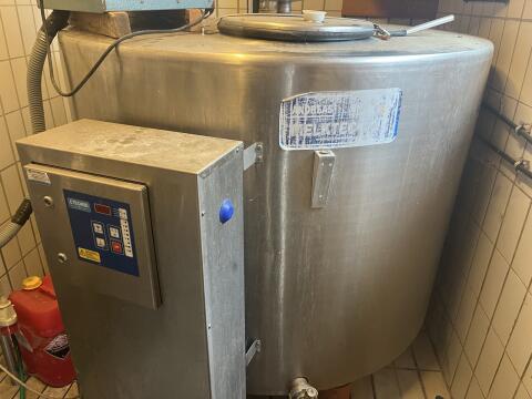 Milchtank mit Aggregat und Waschautomatik, neuwertig