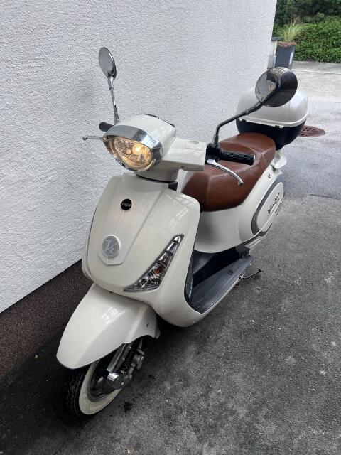 Kumpan Electric 1954 Roller Moped