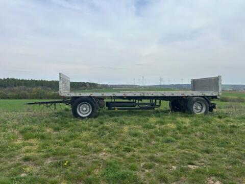 LKW-Anhänger Plateau zu reparieren Schwarzmüller