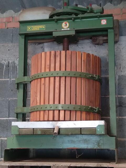 Obst-Weinpresse