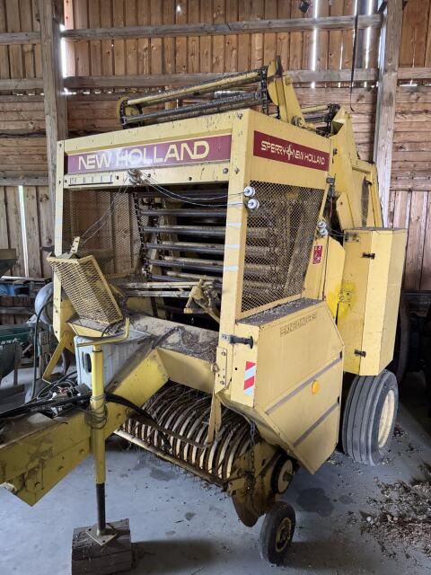 New Holland 841 Presse