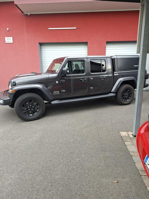 Neuwertiger Jeep Gladiator