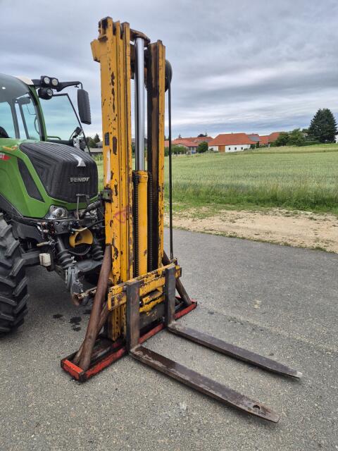Heckstapler mit 620 cm Hubhöhe