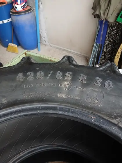 Reifen 420/85 R30