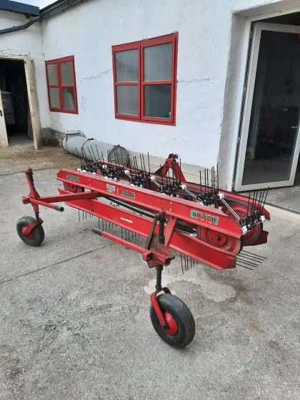 Heuraupe, neuer Riemen, Pöttinger KR220
