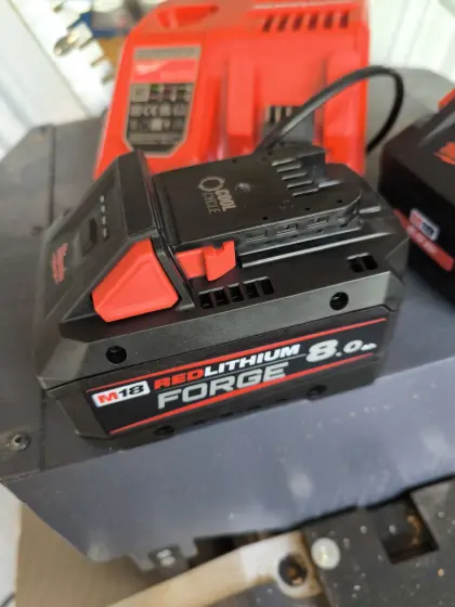 Milwaukee Akkus 8,0 Ampere M18, Ladegerät