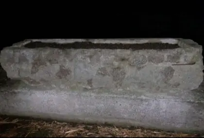 Trog aus Beton, Blumentrog