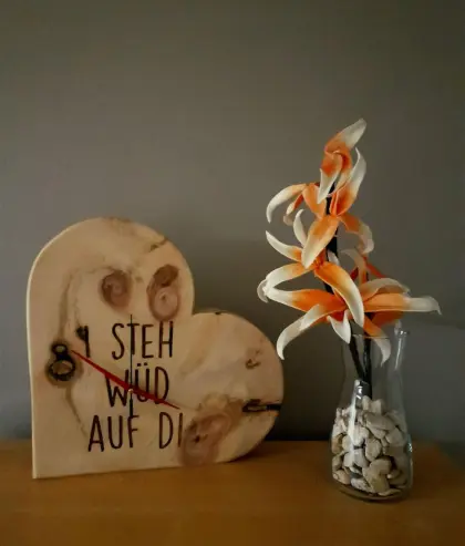 Zirbenholz-Uhr „I STEH WÜD AUF DI“ Geschenkidee