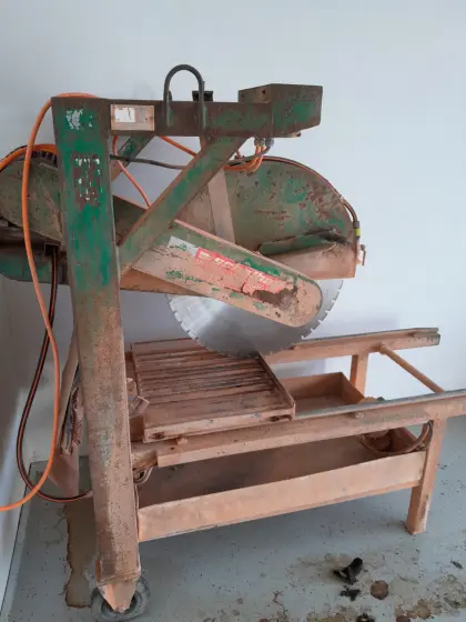 Ziegelschneidmaschine
