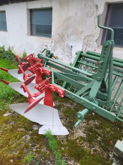 Heger Pflug 3/30 Delphin