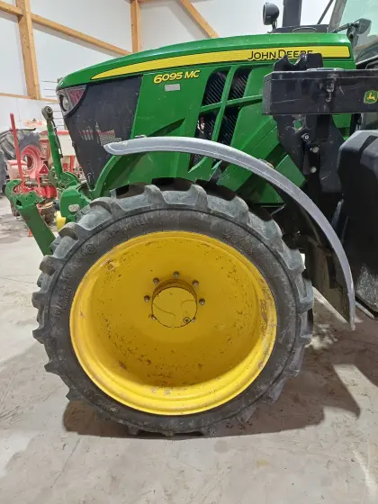 Pflegebereifung John Deere neuwertig 270/95R32, 270/95R48