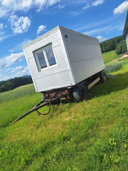 Baucontainer mit WAP-Fahrgestell