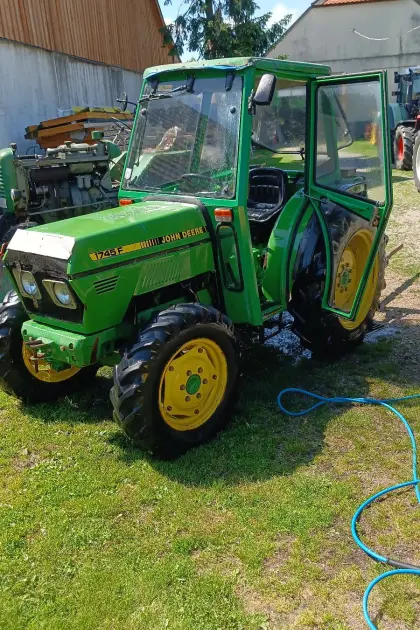 John Deere 1745F