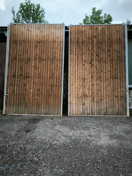 2 x Hallentore mit je zwei Teilen zu verkaufen
