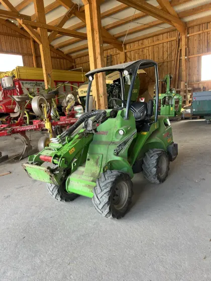 Avant 528 Hoflader