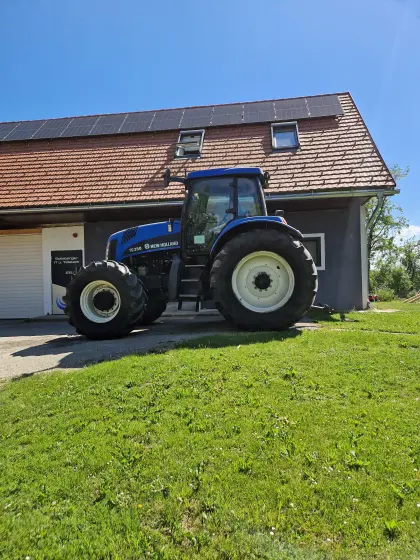 New Holland TG285
