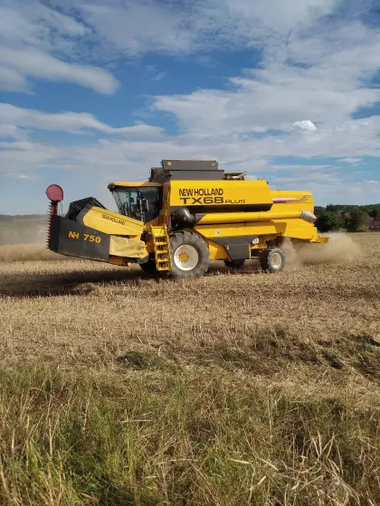 New Holland TX 68 Plus, 330 PS