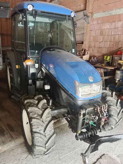 New Holland T3040