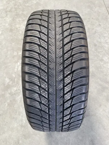 Winterreifen Bridgestone 225/50R17 Blizzak LM001