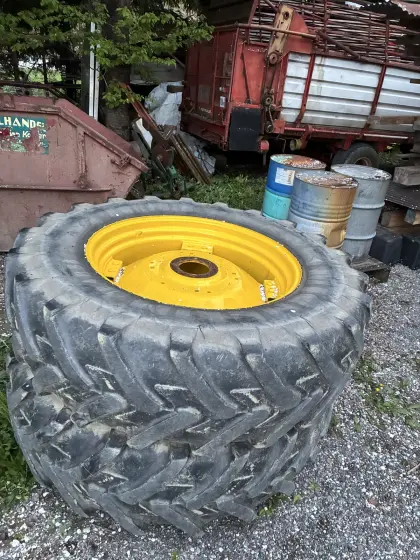 John Deere 38 Zoll Felgen mit Reifen
