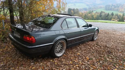 BMW E38 728i