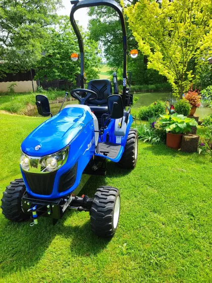 New Holland Boomer 25c