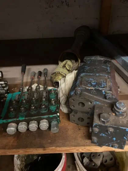 Konvolut: Zylinder, Hydraulikmotoren, Steuerblöcke etc.
