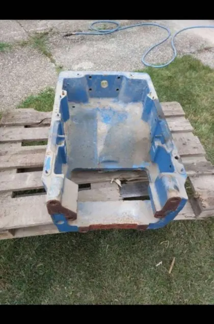 Verkaufe neuen Vorderachsbock für Ford Traktor 8240, 8340