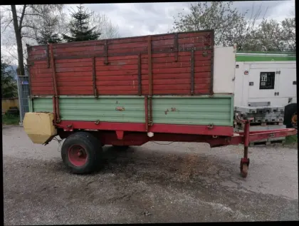 Traktoranhänger mit Kratzboden
