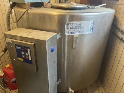 Milchtank mit Aggregat und Waschautomatik, neuwertig