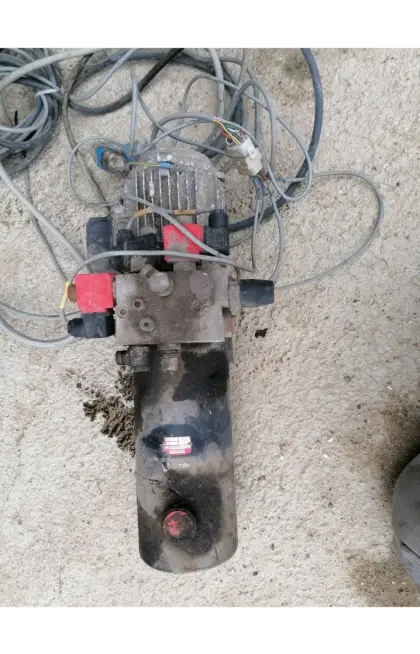 Hydraulikpumpe mit Zylinder