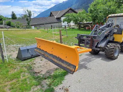 Schneepflug Bauer SCH-G 240