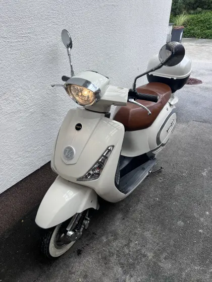 Kumpan Electric 1954 Roller Moped