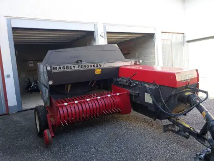 Kleinballenpresse Massey Ferguson