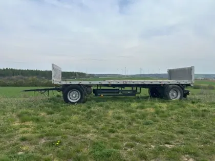 LKW-Anhänger Plateau zu reparieren Schwarzmüller