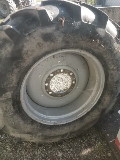 Kompletträder 480/70R28, 8 Loch
