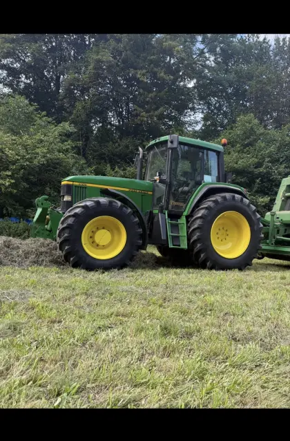 John Deere 6910