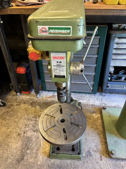 Ständerbohrmaschine, Schleifbock, Schraubstöcke