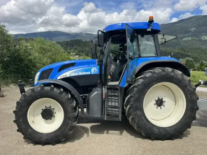 New Holland T7550