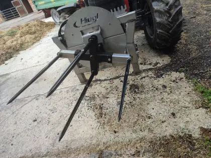 Fliegl Ballenabwickler mit Dreipunkt und Euroaufnahme