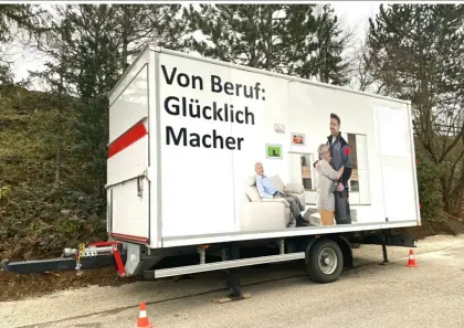 Umzug Möbel Koffer Zentralachsanhänger